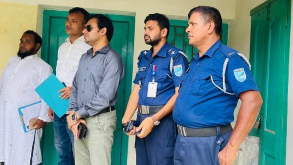 ভৈরবে মোবাইল কোর্ট: ১৫০ কেজি নিষিদ্ধ পলিথিন জব্দ, জরিমানা ও কার্যক্রম বন্ধের নির্দেশ
